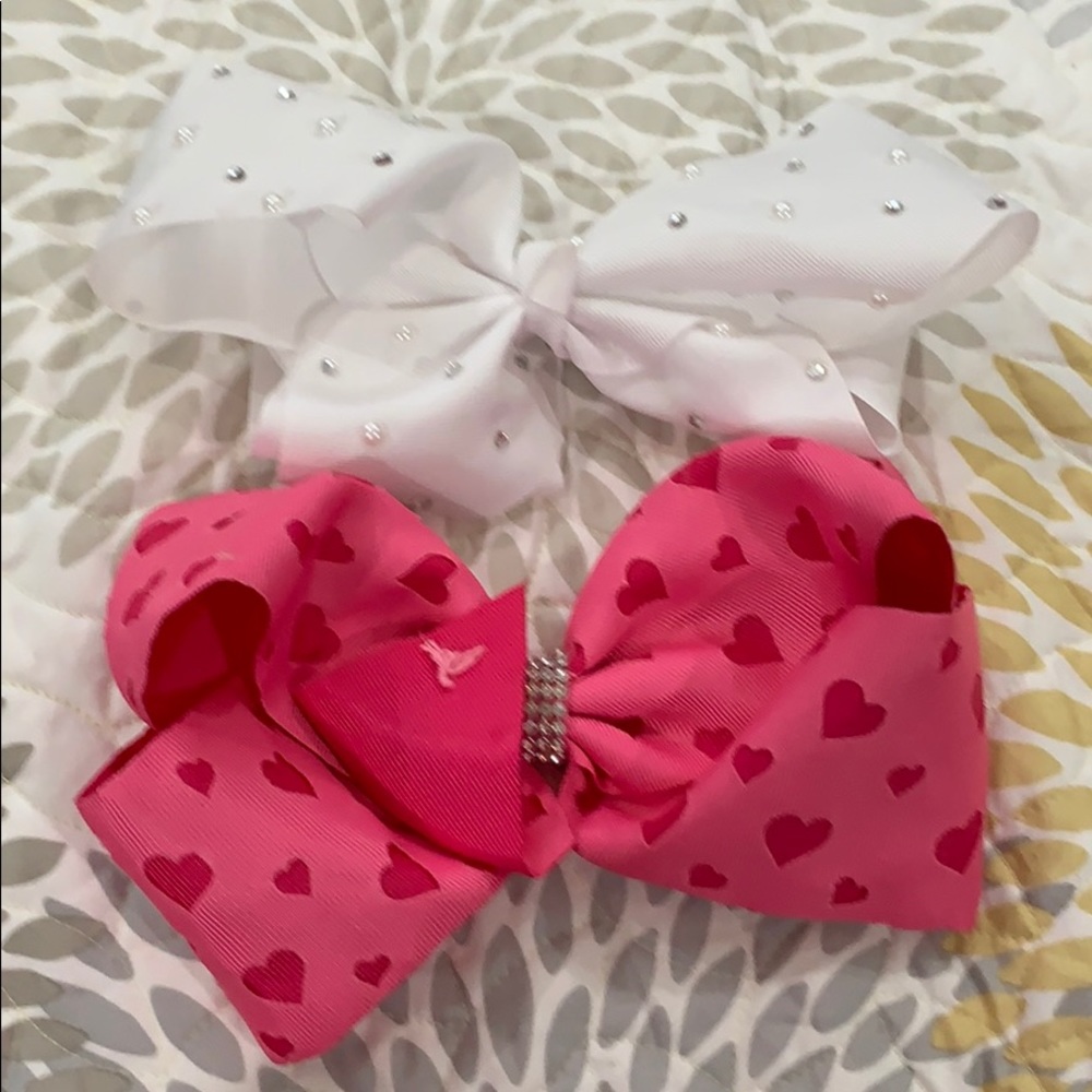 2 jojo bows